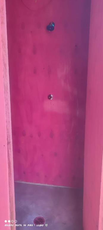 a pink wall with two holes in it at Bokanito Sam Chak in Boca del cielo