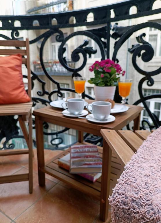 Posedenie v ubytovaní Super Chic Suite with a Private Balcony