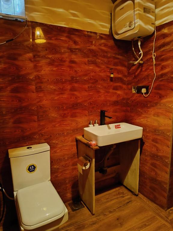 Koupelna v ubytování Wood Chalets Ella