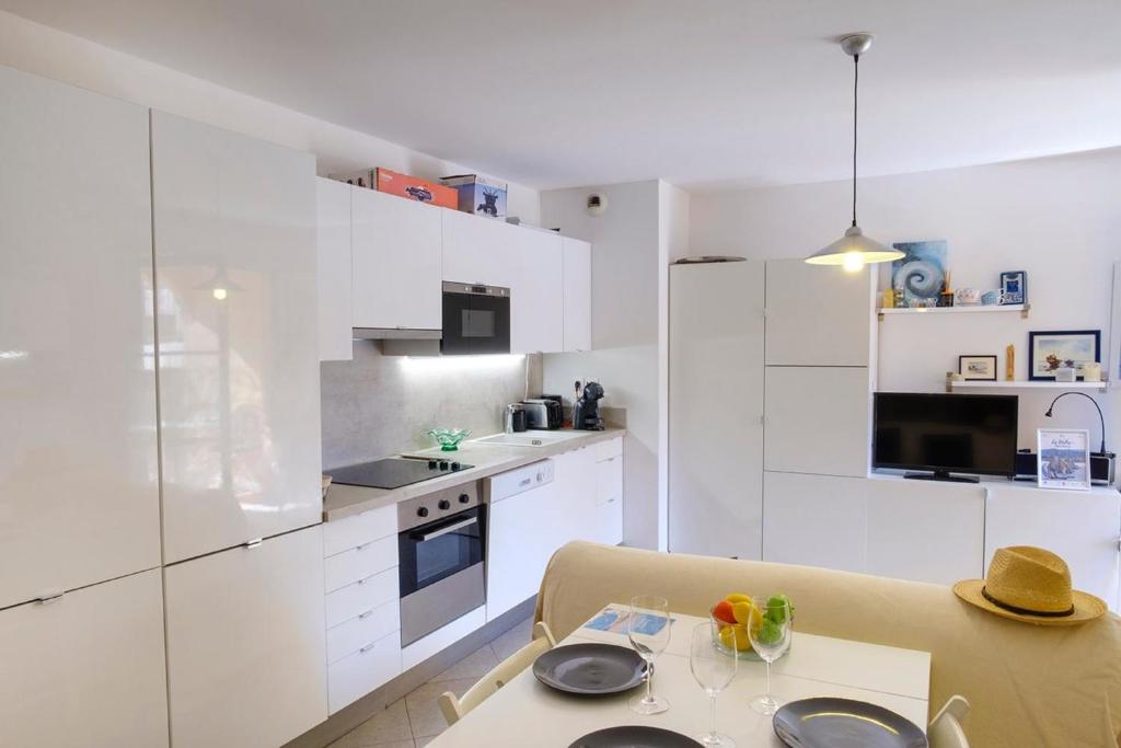 Η κουζίνα ή μικρή κουζίνα στο Beautiful apartment in the center of Sainte-Maxime