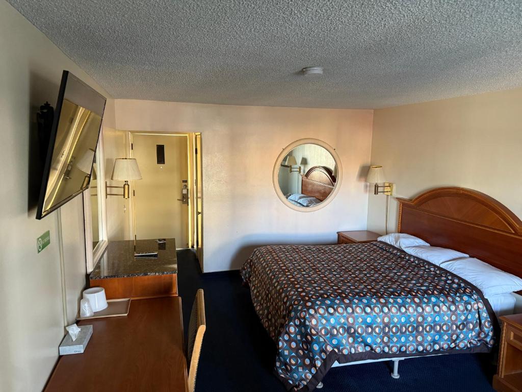 Fiesta Inn Los Angeles - Bell Gardens - Standard King Room