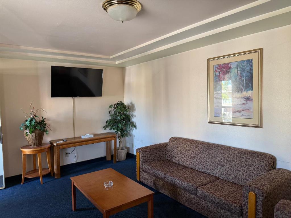 Fiesta Inn Los Angeles - Bell Gardens - Deluxe Suite With Spa Bath