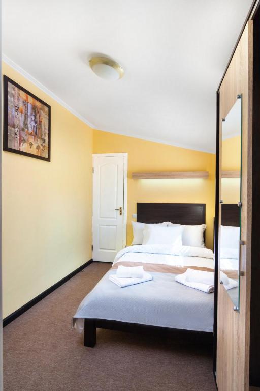Postel nebo postele na pokoji v ubytování Orange Hotel