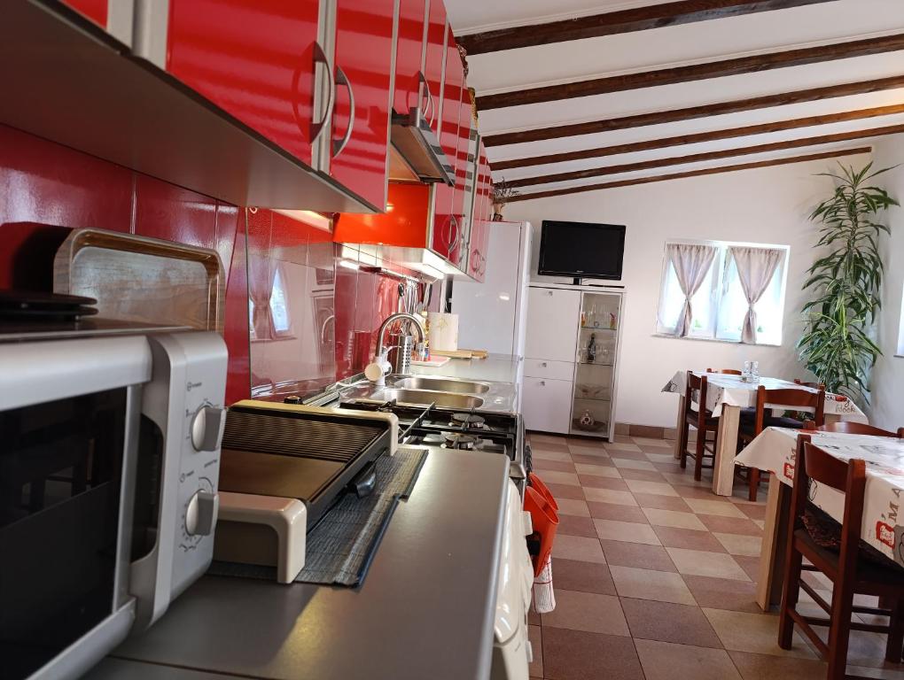 Kuchyňa alebo kuchynka v ubytovaní Guest House Toic
