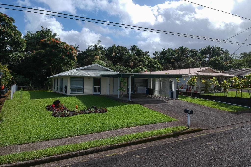a house with a garden in the front yard at Hilo Hale Kaumana in Hilo