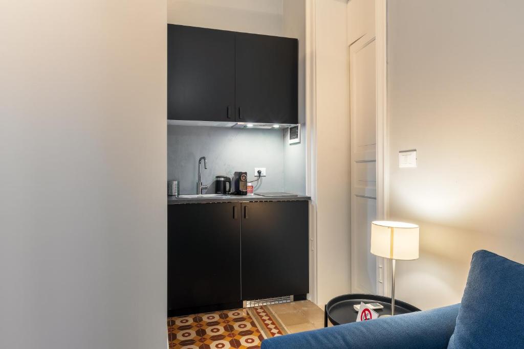 A kitchen or kitchenette at casa mo room and suite
