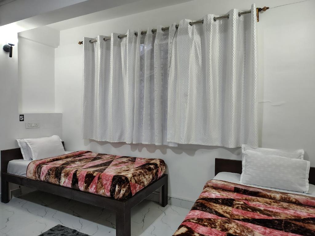 Postel nebo postele na pokoji v ubytování Addy's Inn