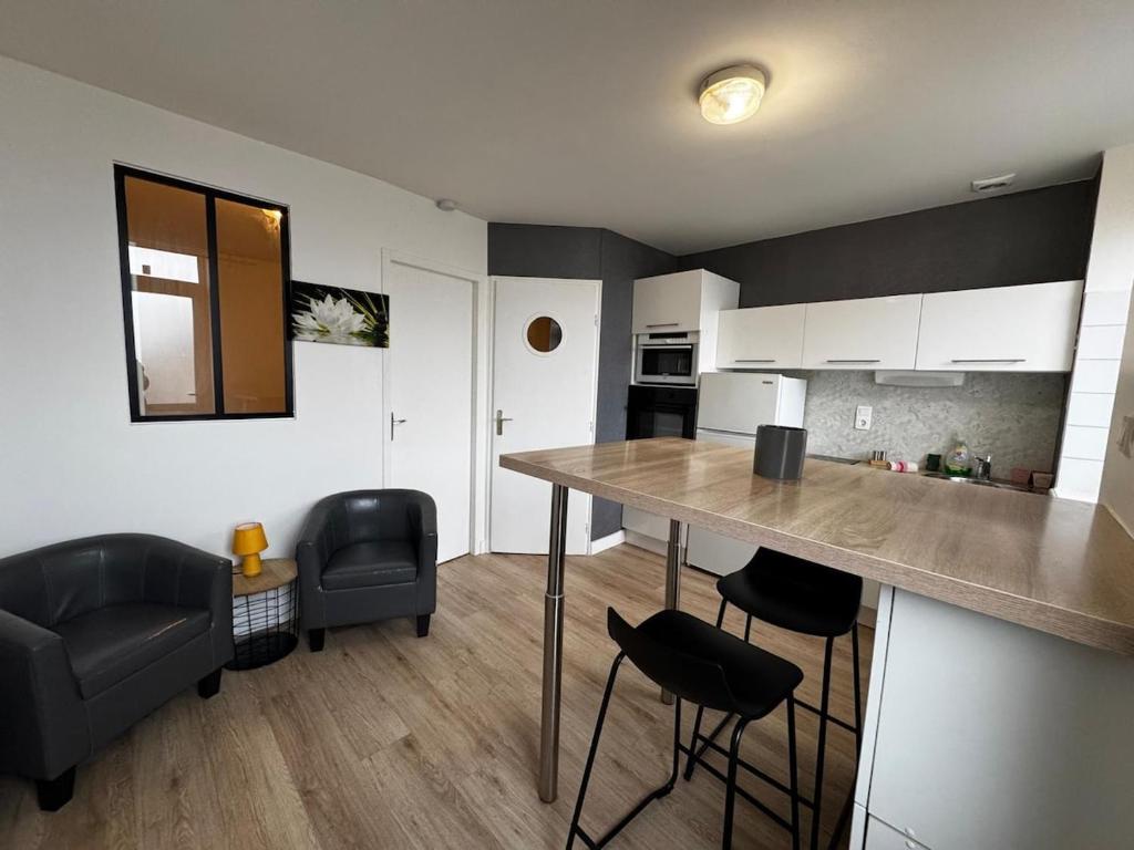 Η κουζίνα ή μικρή κουζίνα στο Cosy et efficace