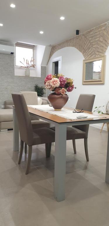 Fotografie z fotogalerie ubytování Bilocale in Via Algajola v destinaci Lido di Ostia