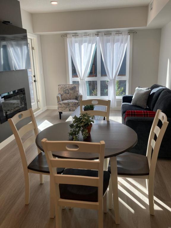 a living room with a table and chairs at Sparrowhawk Mountain Resort in Dead Man's Flats