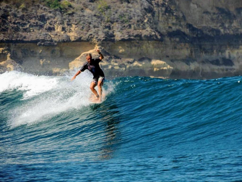 Hosté ubytování Ombak Resort at Ekas , a luxury surf and kite destination, Close to Inside Ekas beach