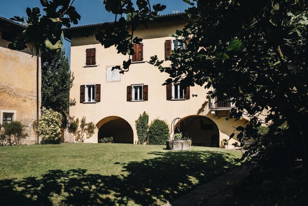 a large building with a green lawn in front of it at Villa del '600 con giardino e piscina in Trento