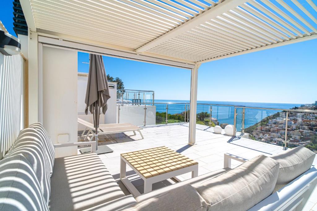 Penthouse Balcon del Mar 123 by Casasol