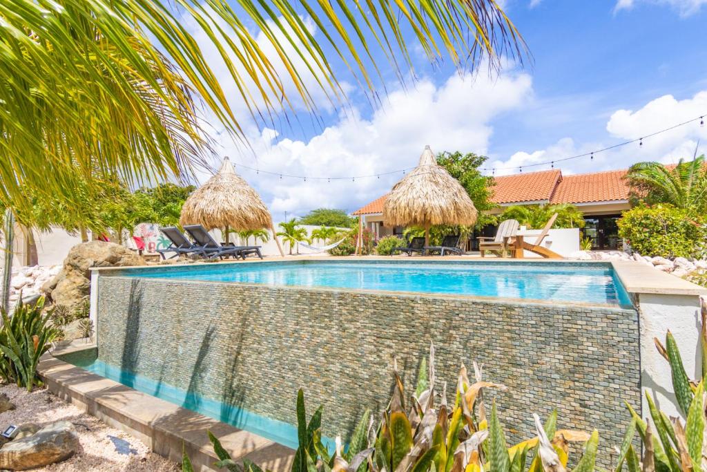 Bazén v ubytování ABC Resort Curacao nebo v jeho okolí