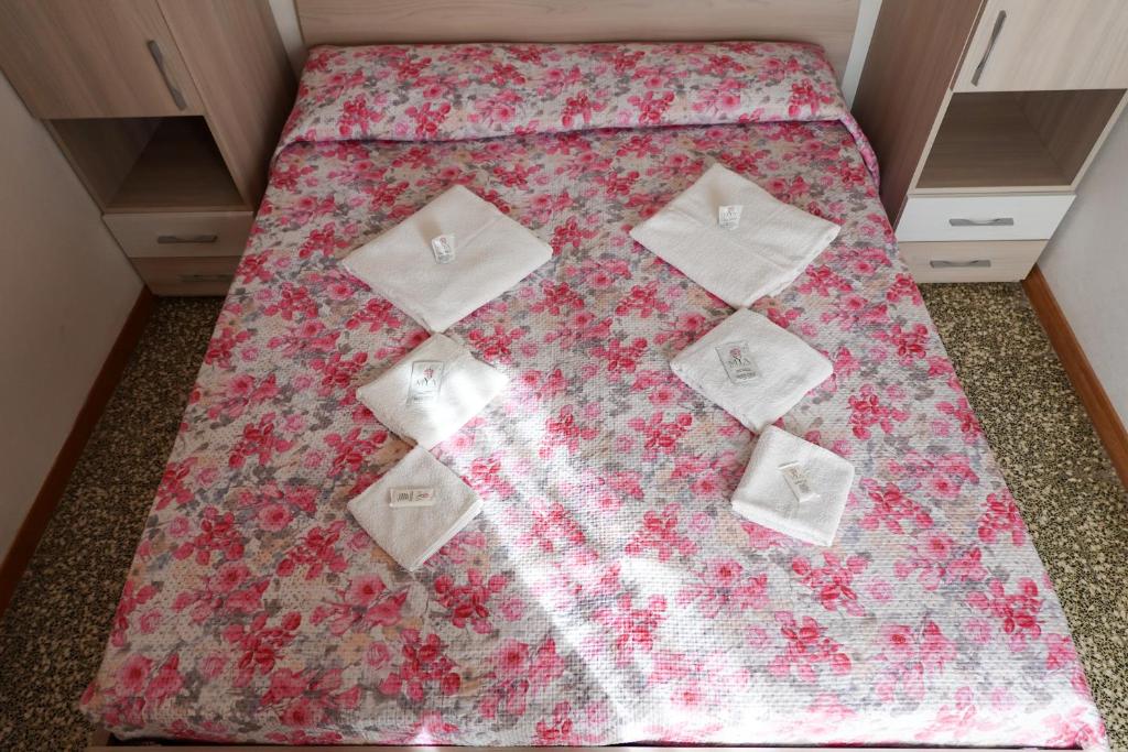 Postel nebo postele na pokoji v ubytování HOTEL LEA B&B Pensione Completa