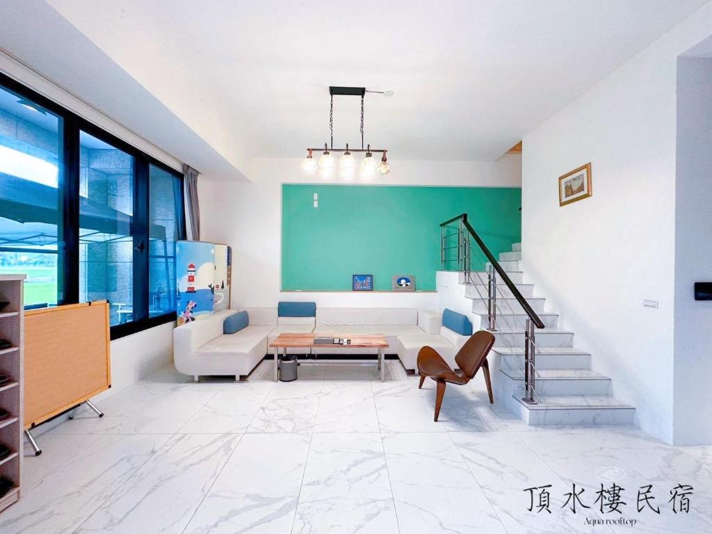 Postel nebo postele na pokoji v ubytování Aqua rooftop 頂水樓玩趣民宿