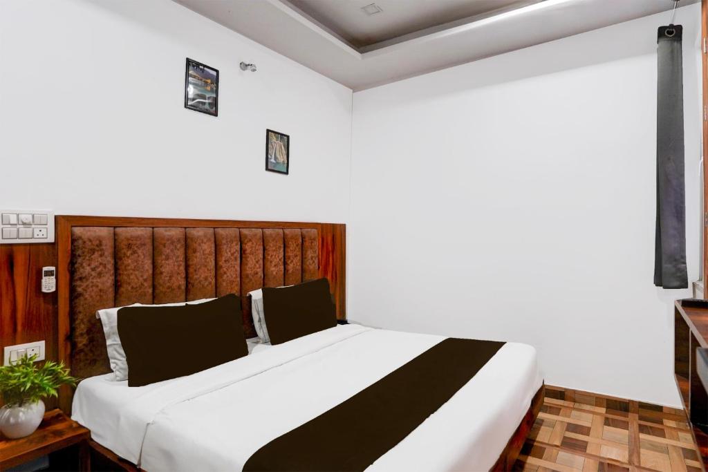 Postel nebo postele na pokoji v ubytování Super Hotel O Badrinath Road Tapovan