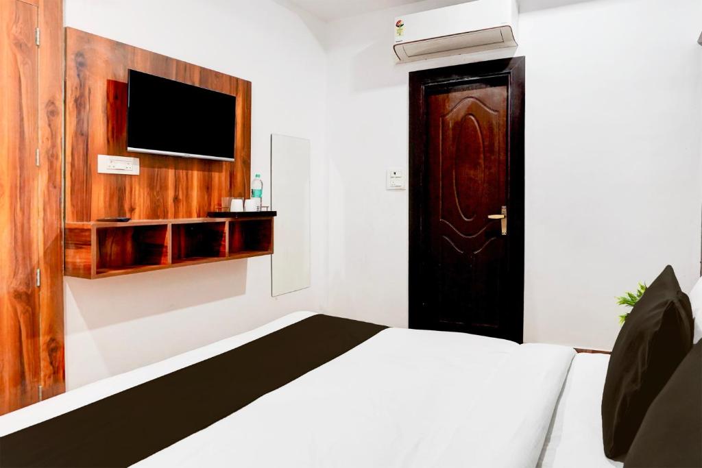 Postel nebo postele na pokoji v ubytování Super Hotel O Badrinath Road Tapovan