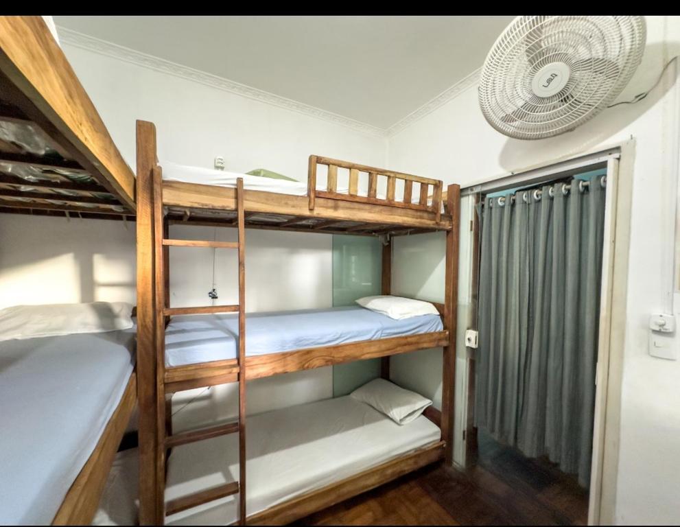 Postel nebo postele na pokoji v ubytování Lord Hostel