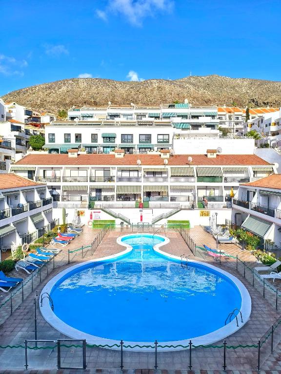 PEARL Los Cristianos - AC, pool, fibre net, tv channels, calm atmosphere
