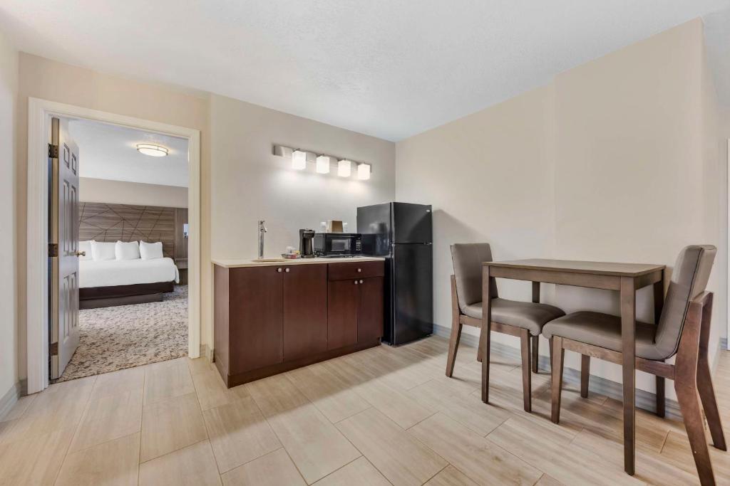 Best Western Plus Grand Manor Inn photo