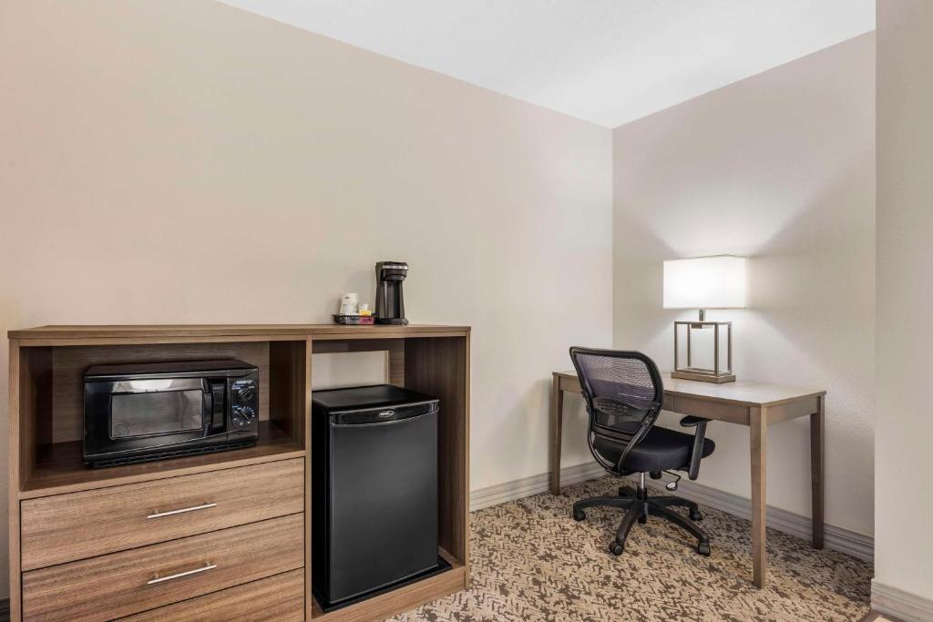Best Western Plus Grand Manor Inn photo