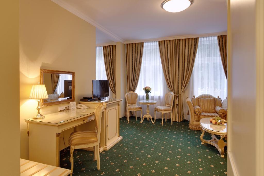 TV a/nebo společenská místnost v ubytování Hotel Saint Petersburg