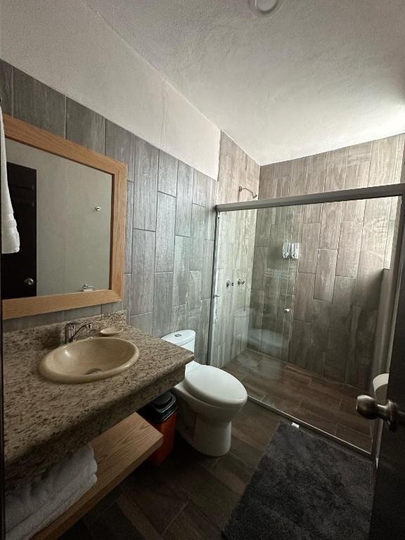 Koupelna v ubytování MR Hotel