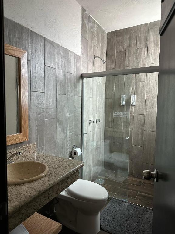 Koupelna v ubytování MR Hotel