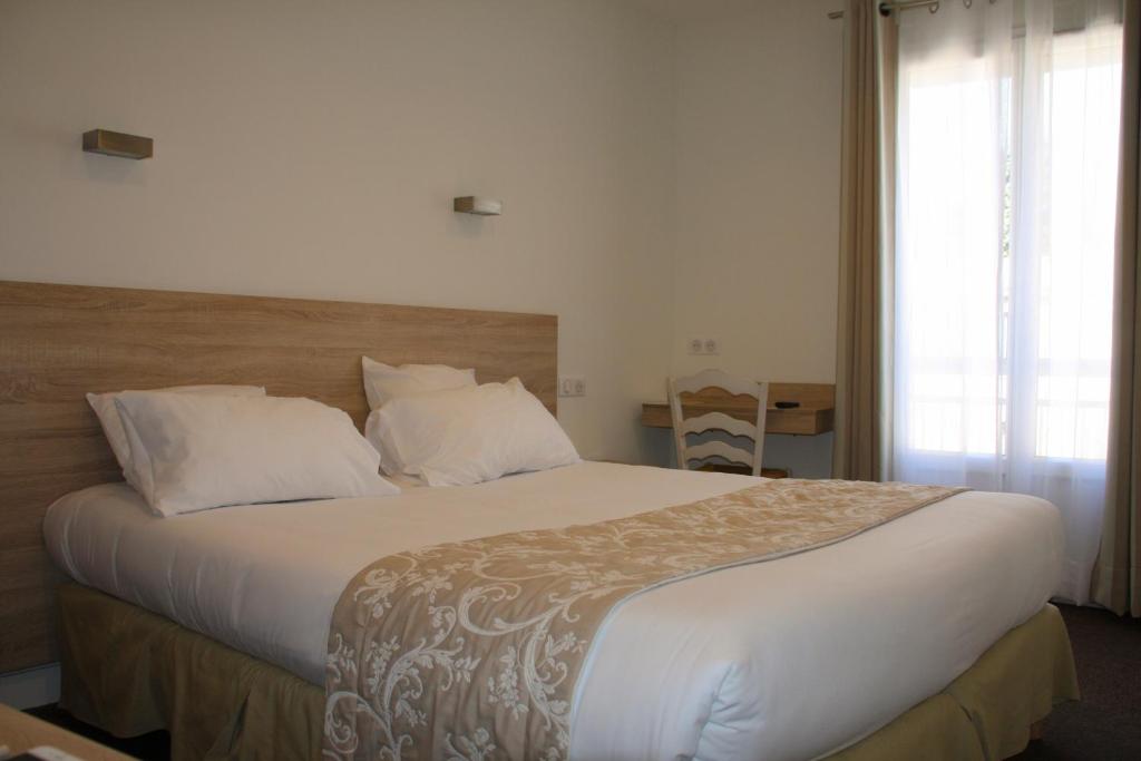 
Standard Double Room (street side)
