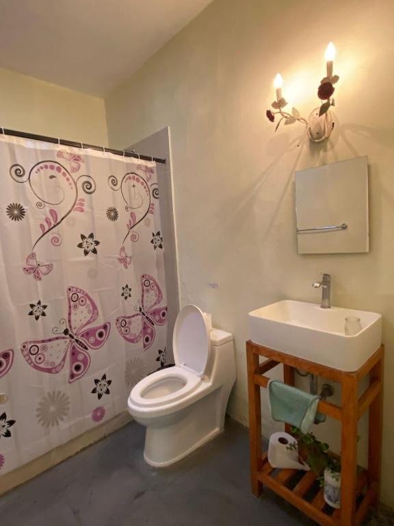 Koupelna v ubytování El Pinche Hostal