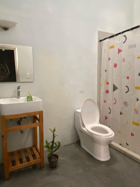 Koupelna v ubytování El Pinche Hostal