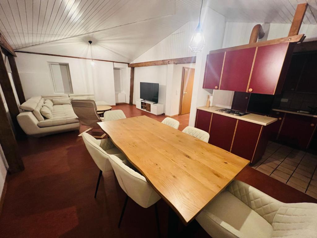 TV a/nebo společenská místnost v ubytování Haus Simplon