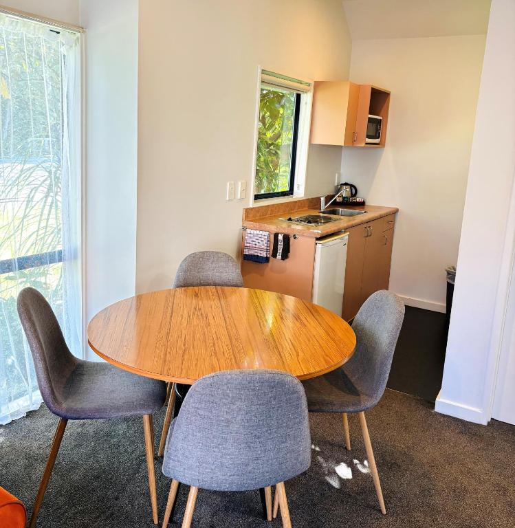 Bush Inn Court Motel - Resim 40