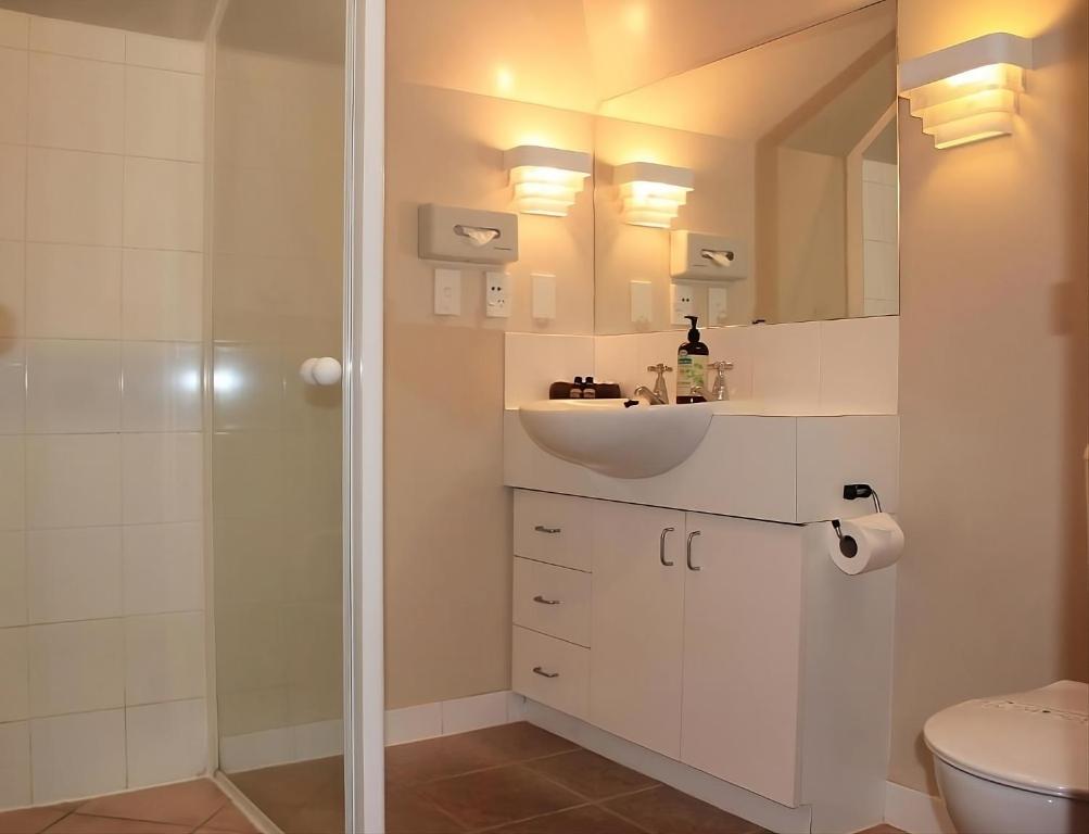 Bush Inn Court Motel - Resim 8