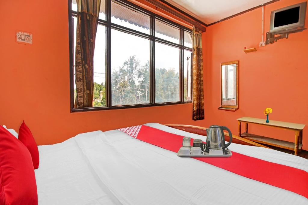 Postel nebo postele na pokoji v ubytování Hotel O Hunter's & Cafe