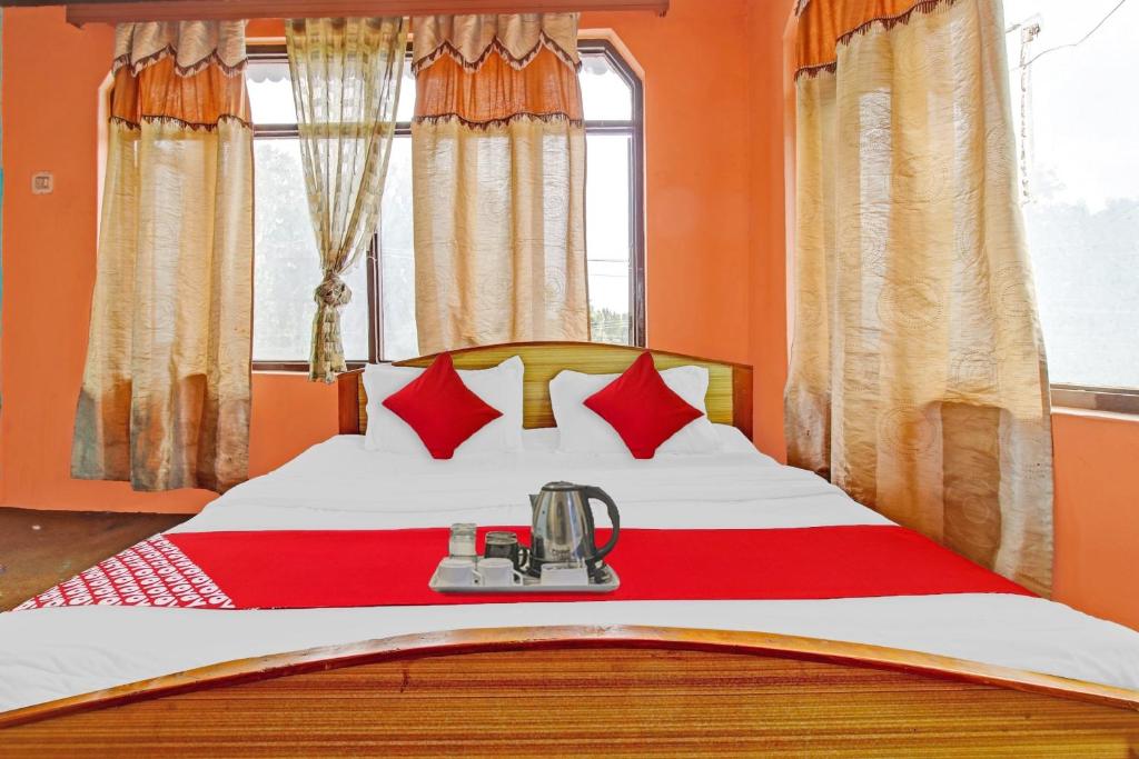 Postel nebo postele na pokoji v ubytování Hotel O Hunter's & Cafe