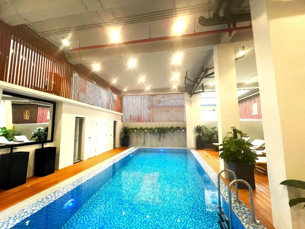 Bazén v ubytování C-Hotel nebo v jeho okolí