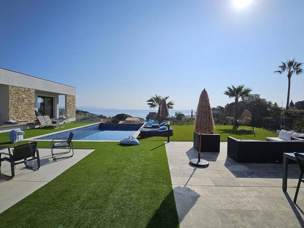 Photo de la galerie de l'établissement Villa contemporaine aux Issambres - FR-1-768-118, à Roquebrune-sur Argens