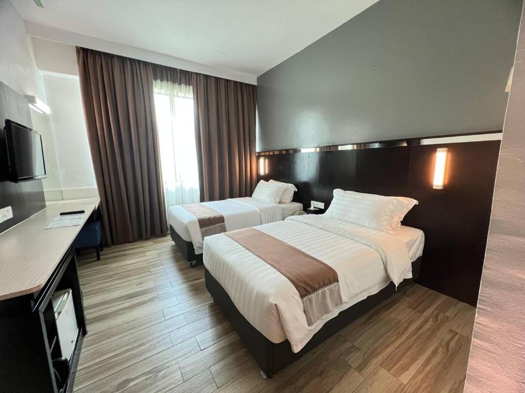 Postel nebo postele na pokoji v ubytování Dreamtel Kota Kinabalu
