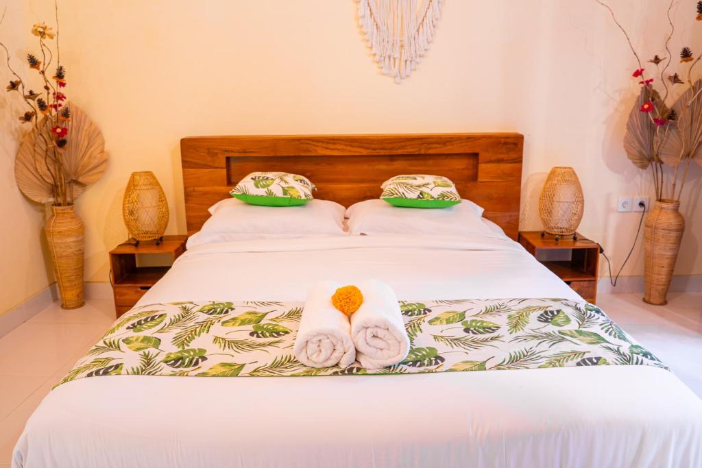Postel nebo postele na pokoji v ubytování Cempaka Kembar Guest House