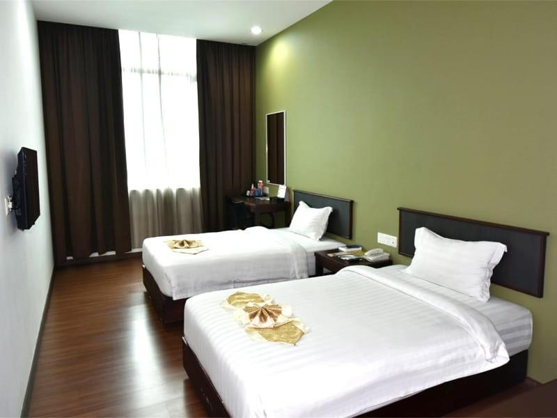 Postel nebo postele na pokoji v ubytování LI HUA HOTEL , BINTULU SENTRAL