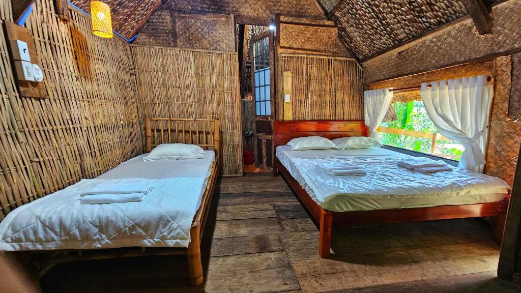 Postel nebo postele na pokoji v ubytování Cat Tien Eco Lodge