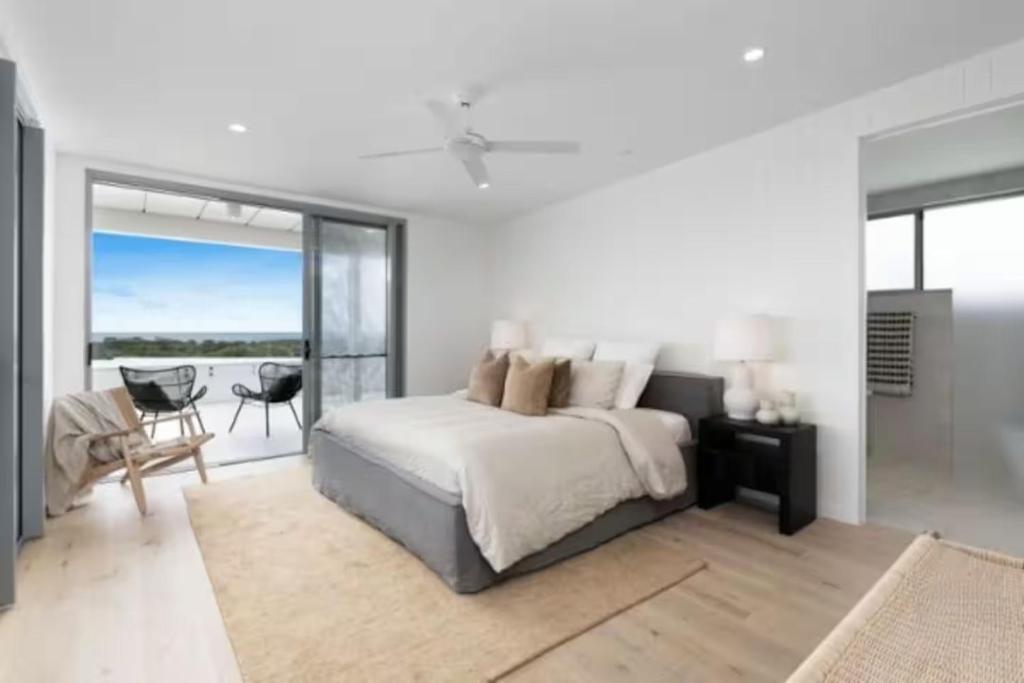 Lavish Ocean View Penthouse near the Beach, Coolum Beach (updated ...