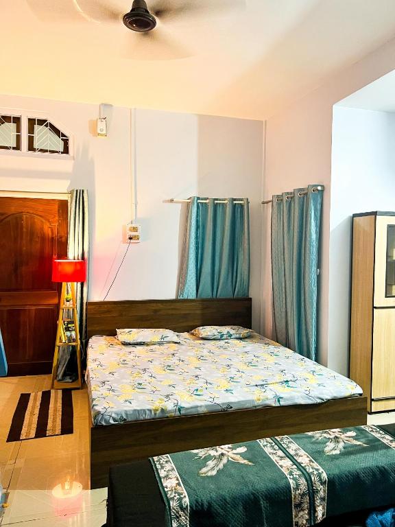 Postel nebo postele na pokoji v ubytování The Townstay