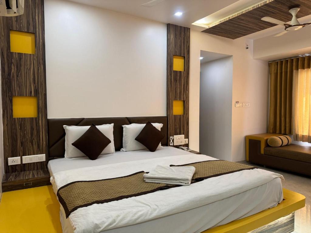 Postel nebo postele na pokoji v ubytování Hotel Kabir