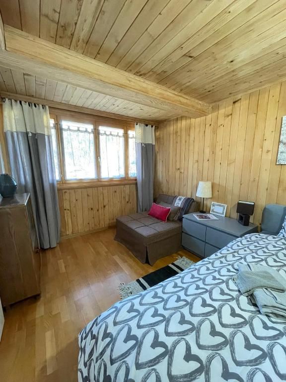 Postel nebo postele na pokoji v ubytování Appartement cosy dans chalet typique Région Diablerets Glacier 3000