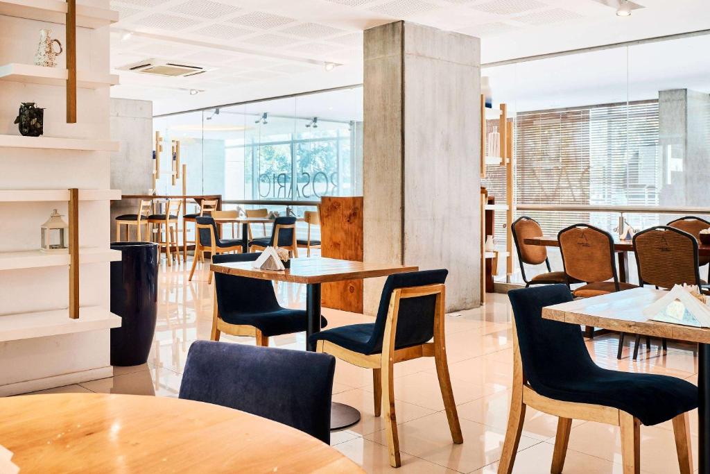 Restaurace v ubytování Dazzler by Wyndham Rosario