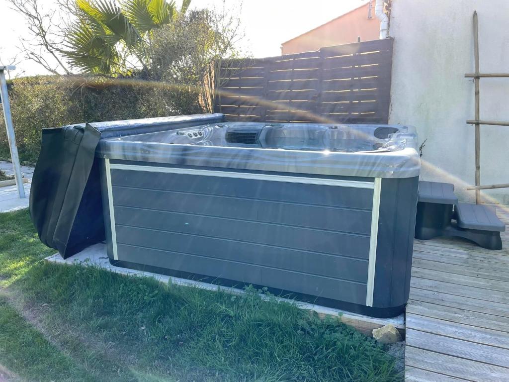 Φωτογραφία από το άλμπουμ του Maison avec SPA Jacuzzi proche des plages σε Le Bernard