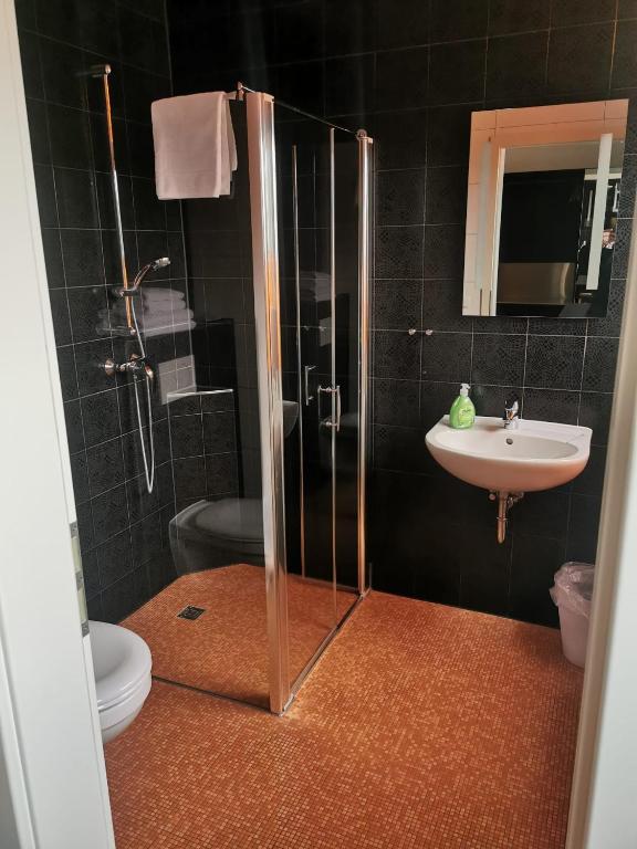 Unterwegs ins Apartmenthaus ehemalige Apartmenthaus Unterwegs - Camera Tripla Base